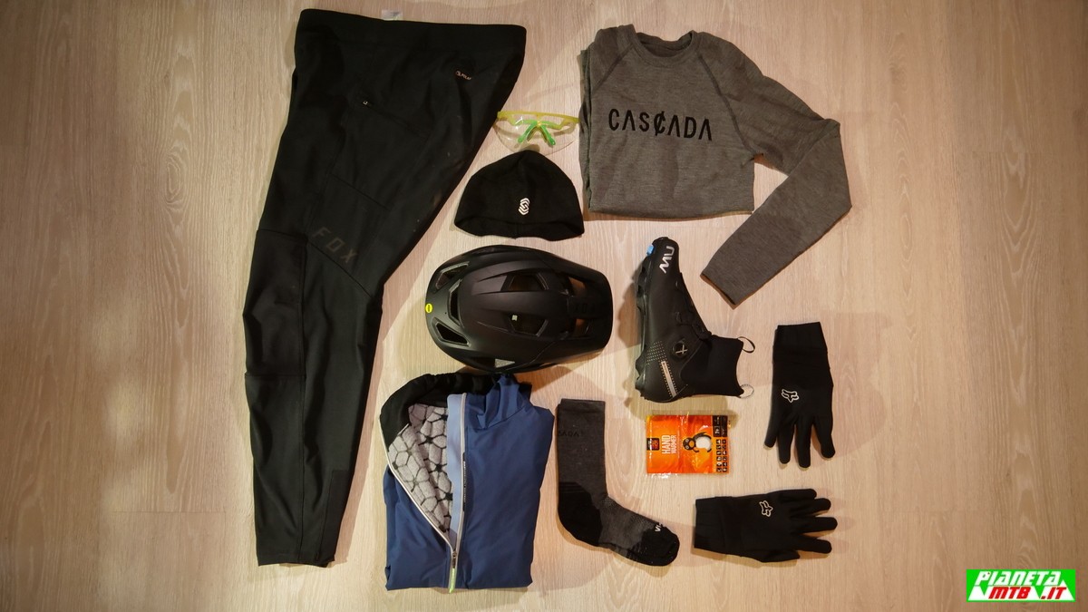Kit di abbigliamento invernale per la mountain bike 
